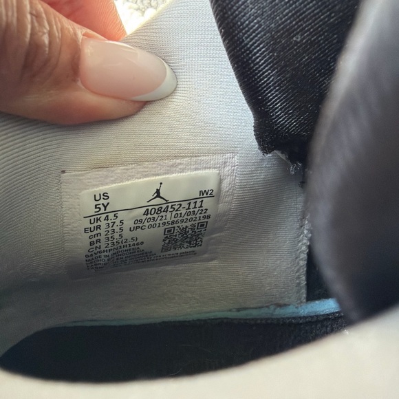 Jordan 4 Kids White and Gray Sneakers - Picture 5 of 6